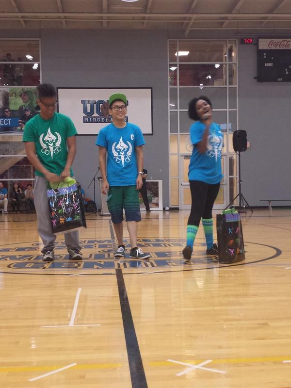 UOITOrientation's tweet photo. Awards! 
#FS #uoitorientation http://t.co/VXdac6Fhxr