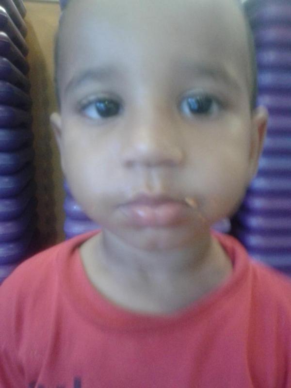 MALDoesMinecraf's tweet photo. My baby brother also eating doritos,if u can spot it http://t.co/oGExtGd0Vj