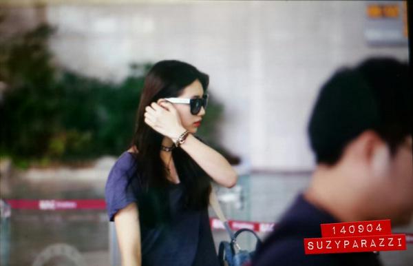 hello4u0's tweet photo. “@suzyparazzi: [140904] 김포공항 일본 출국 프리뷰 (@missA_suzy ) 시크시크 이런분위기짱좋음ㅠㅠㅠㅠㅠㅠ뭐..난수지가어떠든 난다좋지ㅠㅠ♡ http://t.co/luEVnHvQy0”