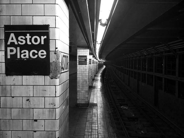 Found_Photos's tweet photo. 6:45PM - Waiting for 6 train http://t.co/yWkb0DIo1G