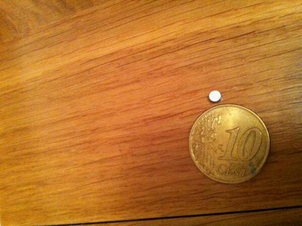 PingasNavarra's tweet photo. El nuevo pinganillo invisible. Indetectable. http://t.co/eV5lIHV5K6