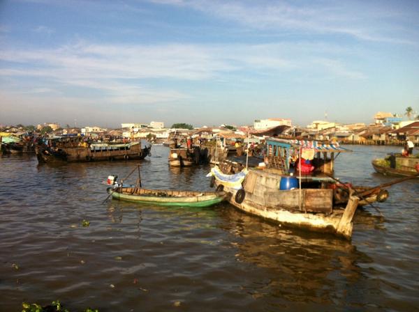 GAdv_Haing's tweet photo. Back to colorful floating market #Vietnam #Gadventures #Thekingdom http://t.co/Fyd8xIzTLA