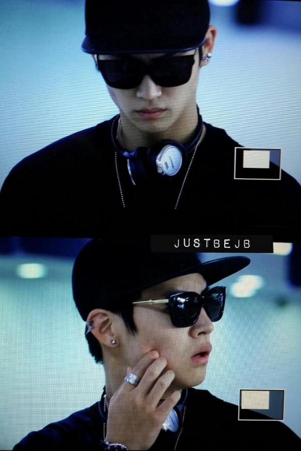 justbejb_jb's tweet photo. 140904 김포출국 #JB #GOT7 프리뷰 http://t.co/d00U8Wpal9