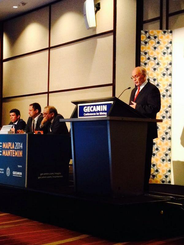 Gecamin's tweet photo. Charla Inaugural de Fidel Baez, VP de Desarrollo y Negocios (I) de Codelco en #Mapla-#Mantemin 2014 http://t.co/kZP9PGnex2