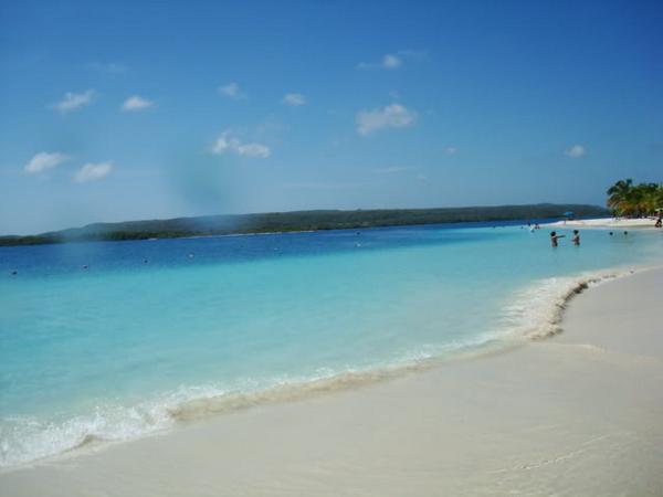 keiiberj's tweet photo. 3.- si no vas a una playa como esta tus vacaciones no están completas #SmirnoffSummerTour #ViveVacilaSmirnoffCcs http://t.co/XRdsrU5Rqn