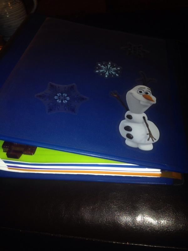 makayladgrover's tweet photo. I swear to god I'm a five year old going into grade 11... #binderswag http://t.co/dLSSbNOVPn