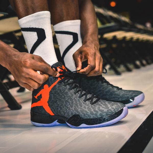 Jumpman23's tweet photo. Two choices, one path. The #XX9 drops Saturday. #TakeFlight http://t.co/hvRm3mqDrs http://t.co/dA9fyzfb8p