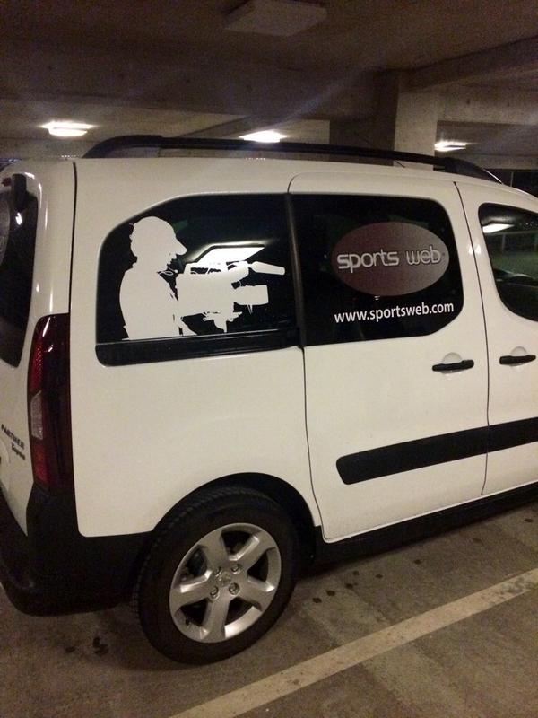 CharlieSalaz's tweet photo. Cuando vean pasar esta camioneta PÁRENLA y díganle que los grabe haciendo algún deporte, van a salir en @SportsWebMx http://t.co/rn2LTxRS7v