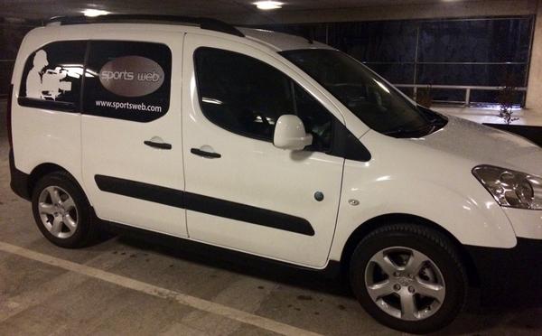 CharlieSalaz's tweet photo. Cuando vean pasar esta camioneta PÁRENLA y díganle que los grabe haciendo algún deporte, van a salir en @SportsWebMx http://t.co/rn2LTxRS7v