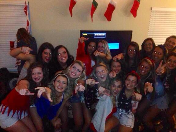 sadie_hollis's tweet image. some of my favorite girlies...lovin you always #pledgeclass'13 #16daystillrecruitment #mtsuchio 💕