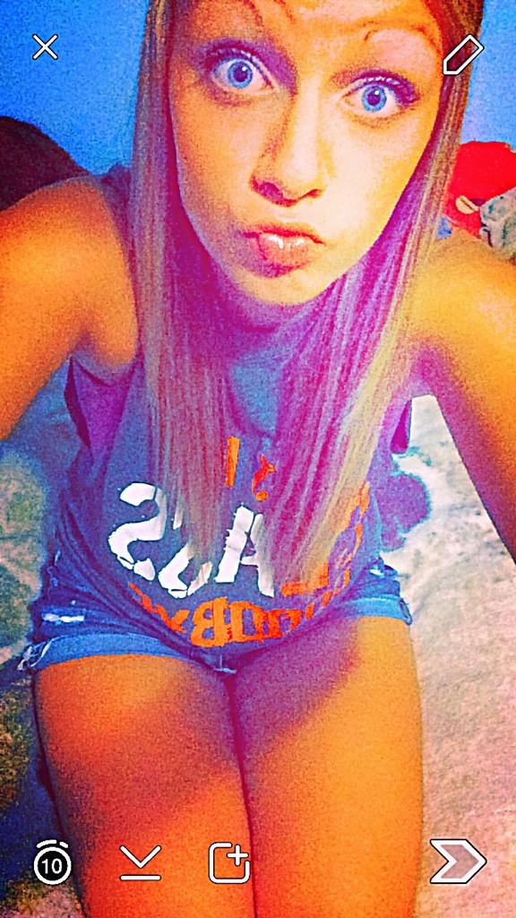 KayleeRae7's tweet photo. 😝 http://t.co/YHvPFMVwzd