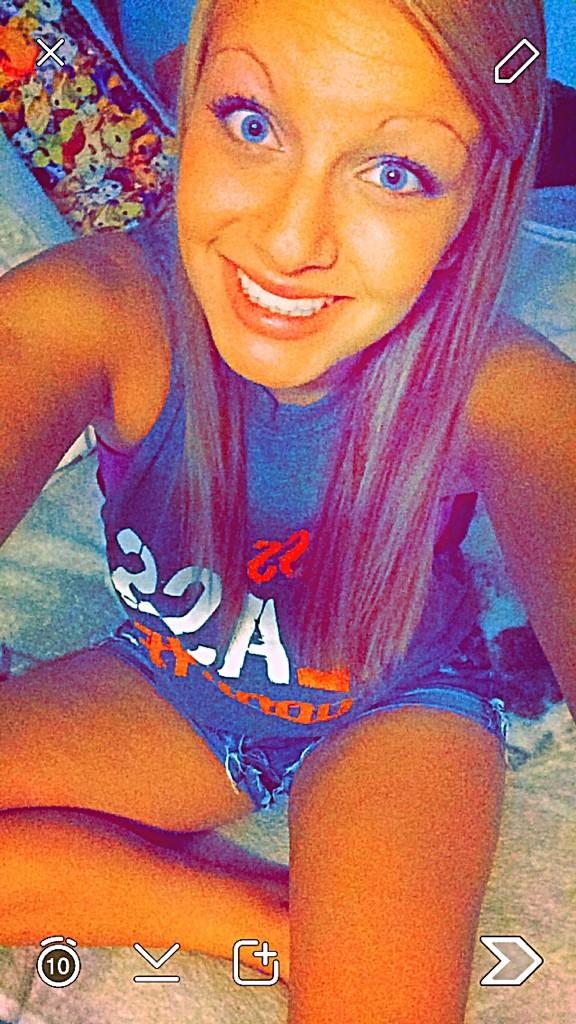 KayleeRae7's tweet photo. 😝 http://t.co/YHvPFMVwzd