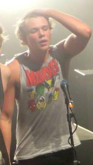 let's be honest here he's my daddy 😍 sorry ashton girls ;)