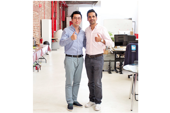 @JamesBeSuccess, head of the huge tech conference @beSUCCESSdotcom, is visiting <a href="/Cooliris/">Cooliris</a> HQ in SF! We're thrilled!