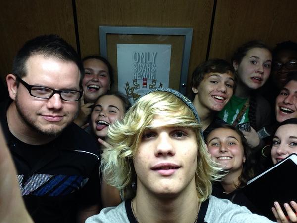 jauntythespian's tweet photo. #elevatorselfie #foundationstudents http://t.co/LnV6KY8TTd