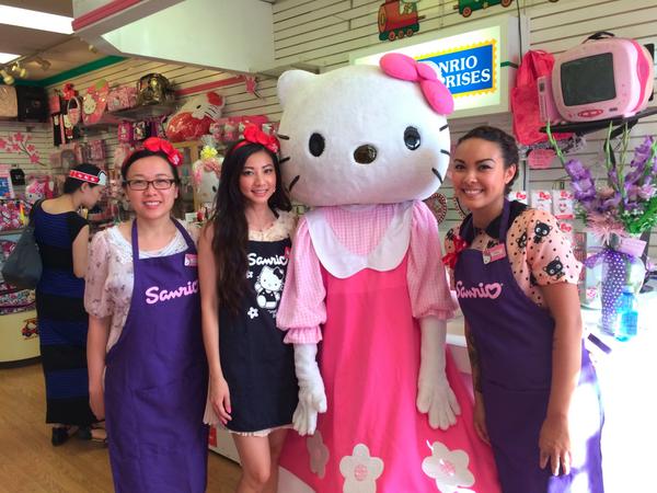 SanrioMP's tweet photo. Thanks #hellokitty &amp; friends for celebrating with us this past wknd! #hellokittyhugs for 30+ yrs of @sanriomp support http://t.co/3ctHcEZ5uV