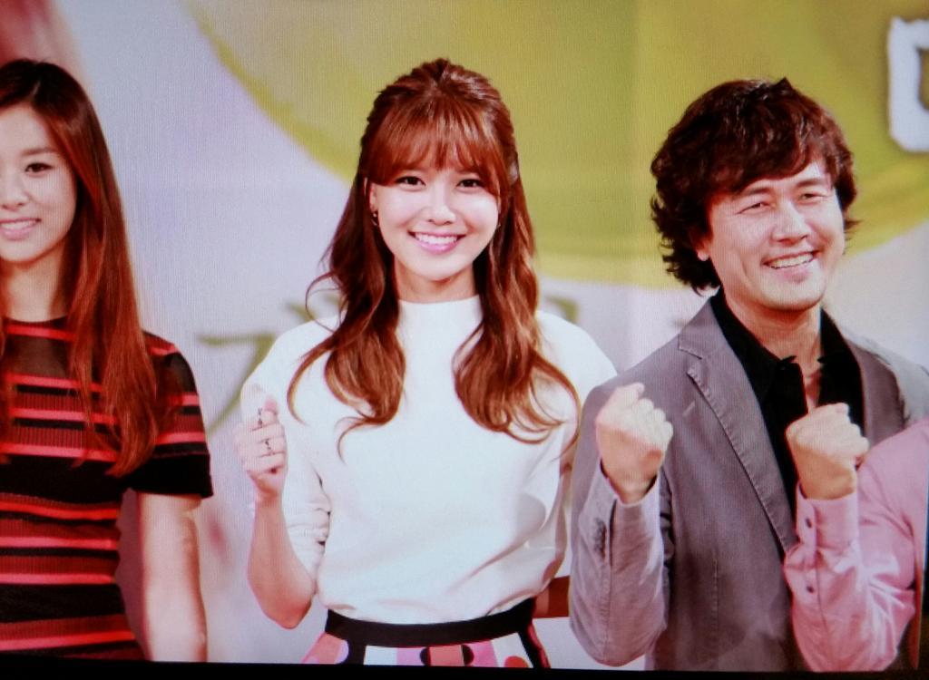 [PIC][04-09-2014]SooYoung tham dự buổi họp báo bộ phim truyền hình "Springday of My Life" vào trưa nay Bwq8I2LCIAAu1RV