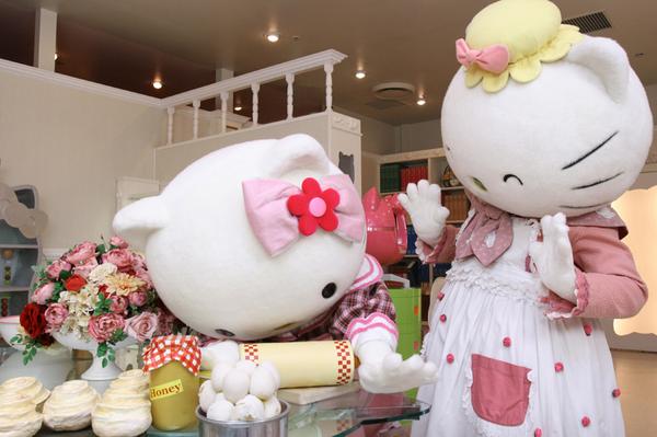 本日9/4は休館日】今日キティちゃんとミミィちゃんは家族のみんなと