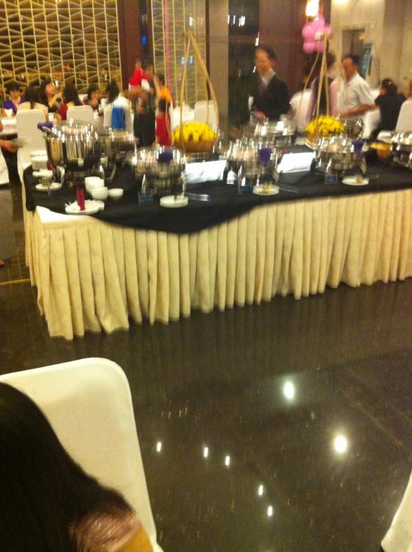 huyphone's tweet photo. 2/9 buffet sài gòn ban mê http://t.co/YuVUSAa09d