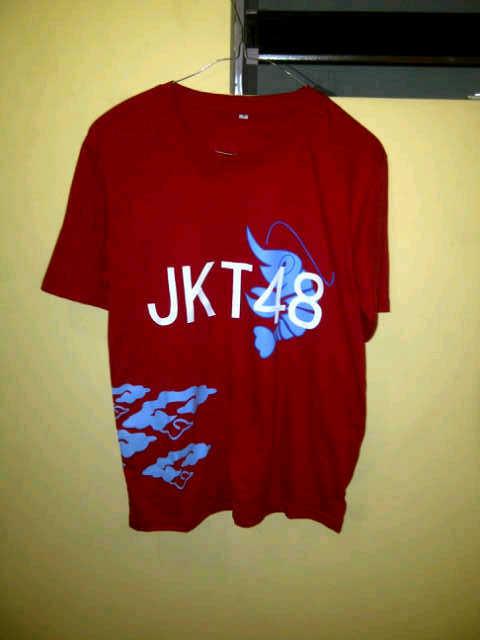 Stock tinggal sedikit nih kak T-Shirt JKT48 FANS CIREBON nya, cuma ada Size L. Ayo di beli :)