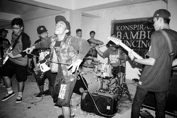 THROWBACK BALI tweet media