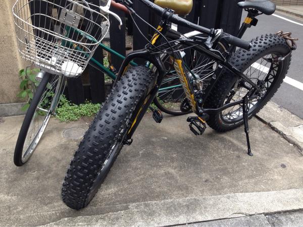 O Xrhsths しゅうかく Sto Twitter お 装着してあるスタンドに興味津々 Rt Sobaju Sunaba ランチご来店のお客様 ファットバイク でお越しです O ランチ 蕎麦 ファットバイク Http T Co Enmtzykhjs