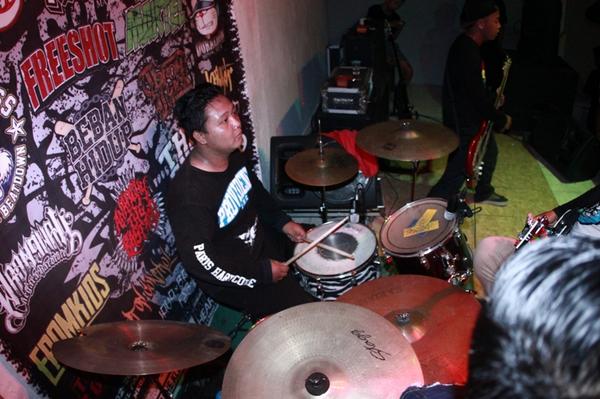 THROWBACK BALI tweet media