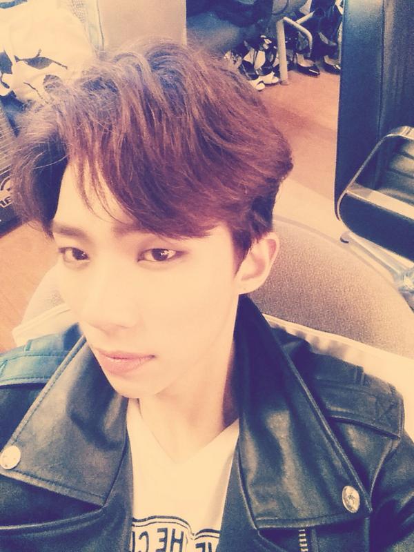 Baby Baby~  오늘 본방도 노크해줘! 긴장되지만 열심히 할테니 지켜봐주세요!

#제국의아이들 #케빈 네스티네스티 #노크 #엠카운트다운 #첫방
