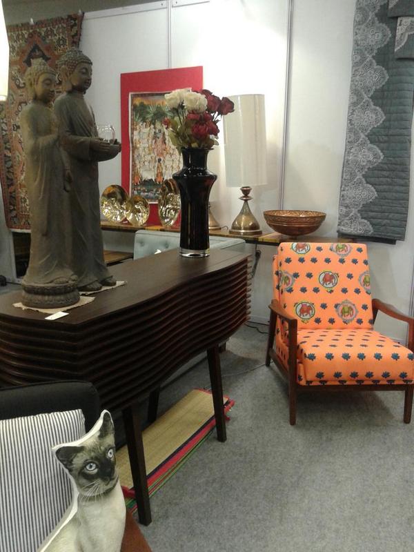 SahachariF's tweet photo. .@MissMalini attends #DesignOne #TLC #mumbai #shopforacause #exhibitions http://t.co/QjU1z3EFR9