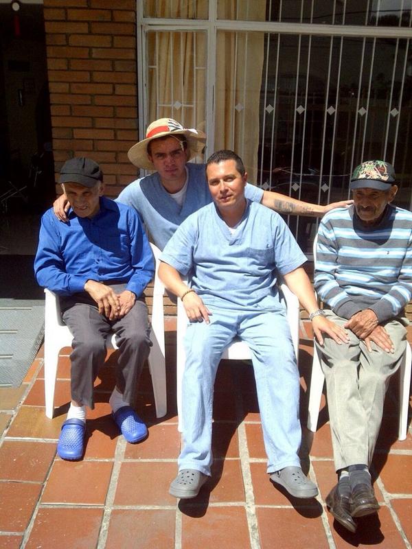 atucuidado's tweet photo. #abuelosfelices http://t.co/Tu81Ojg9v7