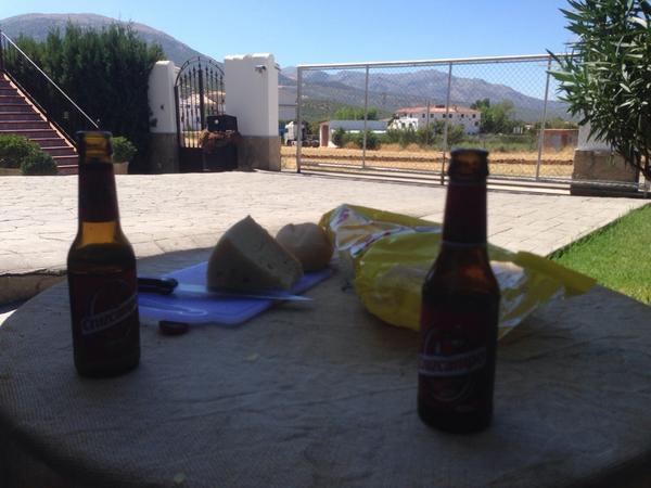 AntonioMerida5's tweet photo. De tapitas con @Angel5Romero!! 😁😁 http://t.co/PE6L3cJ5pb