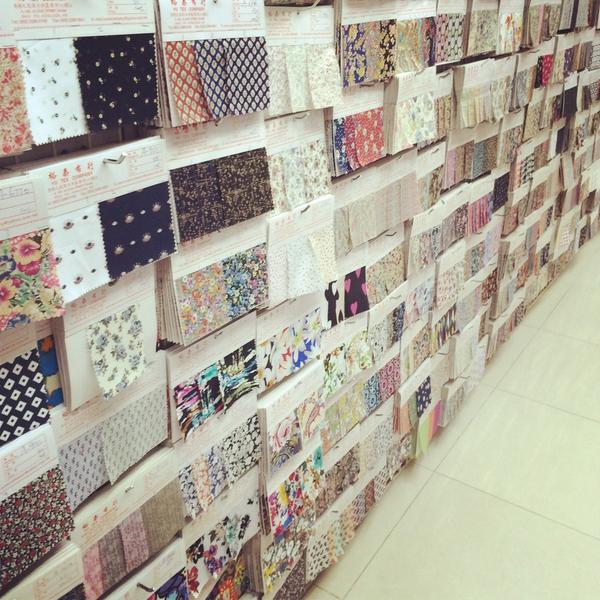 DomesticObjects's tweet image. Walls of fabric samples on my buying trip to Hong Kong 😍😍 I'm in heaven! #domesticObjects #teepee #fabriclove