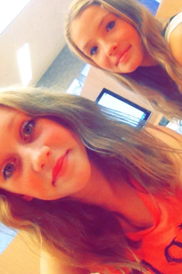 jeeelskex's tweet image. Lala