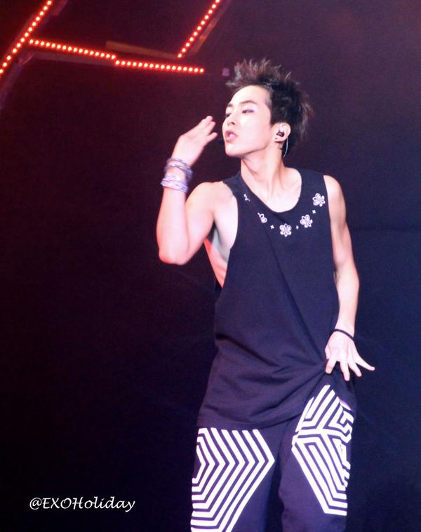 EXOHoliday's tweet photo. 140830 EXO The Lost Planet in Guangzhou #Luhan http://t.co/CeRtxtRsyw