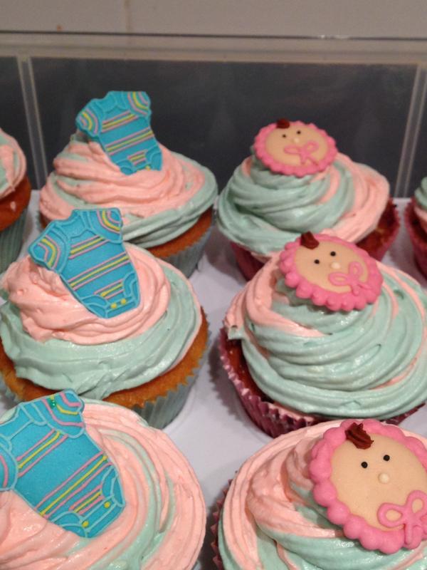 Aileen156's tweet photo. Cupcakes for team to say goodbye to 2 ladies going on mat leave - Raspberry &amp; White Choc w White Choc Buttercream http://t.co/7o6rhhQ2FA