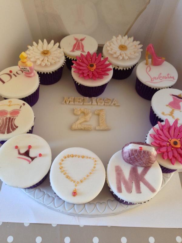 jakharr's tweet photo. Cupcakes http://t.co/X4LIK2JwLW
