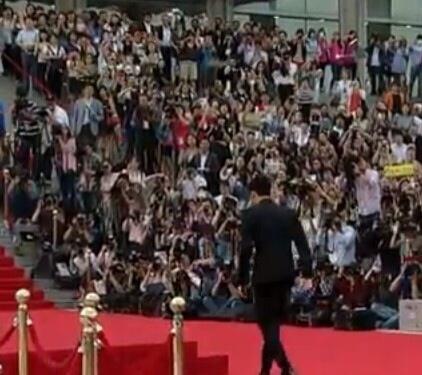 BwrJEDcCEAAN8IY.jpg:large