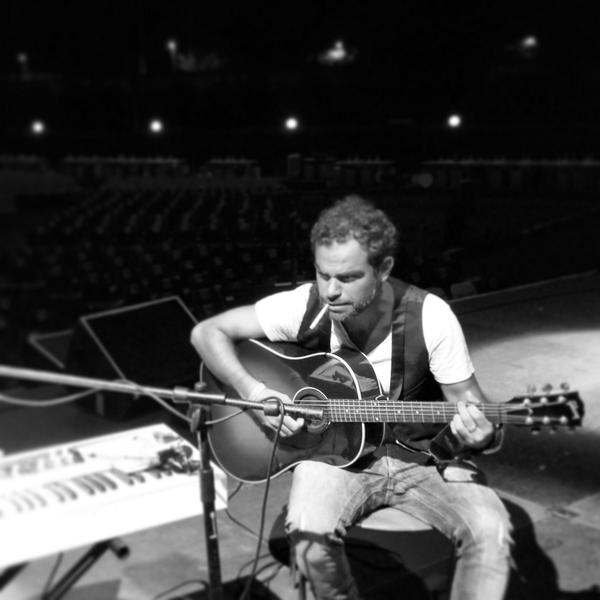 andyPERRONI's tweet photo. Villa ada @ilovecomico #backstage @gibsonitalia inseparabile #J45.Torniamo il 7 Settembre #lastdate #summerlive2014 http://t.co/ZzFJPeLTE7