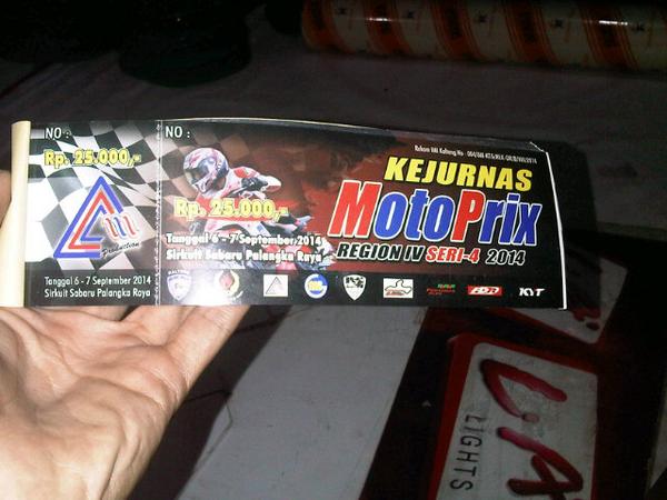 adikurn_'s tweet photo. *Tiket masuk kejurnas motoprix :) http://t.co/QbwiBKWzz7