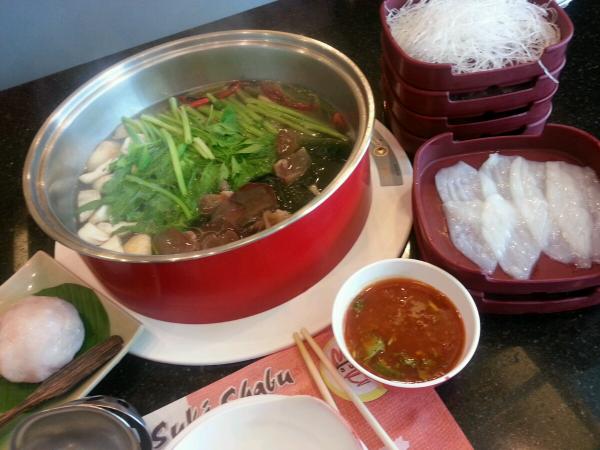 JigKae's tweet photo. สวมวิญญาณอู๋จุน กินแหลกกกก 😋 #NeoSuki http://t.co/QgN38Qq7FR