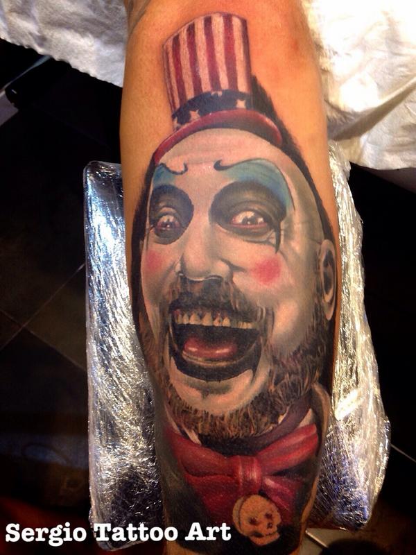 HellvilletZ's tweet photo. #capitanspaulding #tattoo #hellvilletattoo #ink #sergiomorales http://t.co/7Ln99zMhDZ