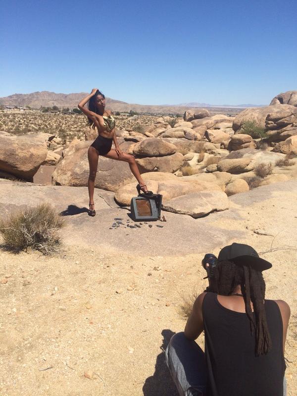 SevenTribes_Mag's tweet photo. On location w/ photographer @SHAMAYIM and model @ReneeBigtime shooting for our Olorun issue. #seventribes #shamayim http://t.co/rmOntlBcSa