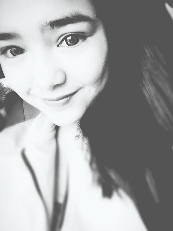 amandameropos's tweet photo. Bulet amat tuh pipi kalah kali bakpau😂😂"@amandamanopo: Hai semua http://t.co/6NmmTN6pJq"