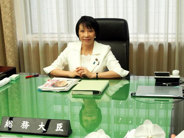 大臣 総務 武田良太総務大臣の“恥ずかしい発言”を発見 「巨大NTT復活」擁護と会食の関係は