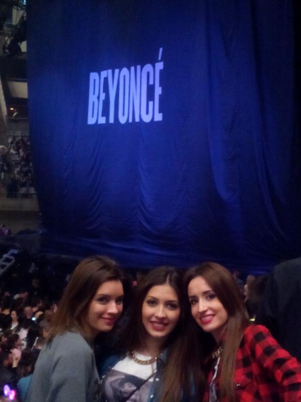 GloIAM's tweet photo. #HappyBirthdayBeyonce
Thank you for giving us this moment http://t.co/sAN5AhKgbl