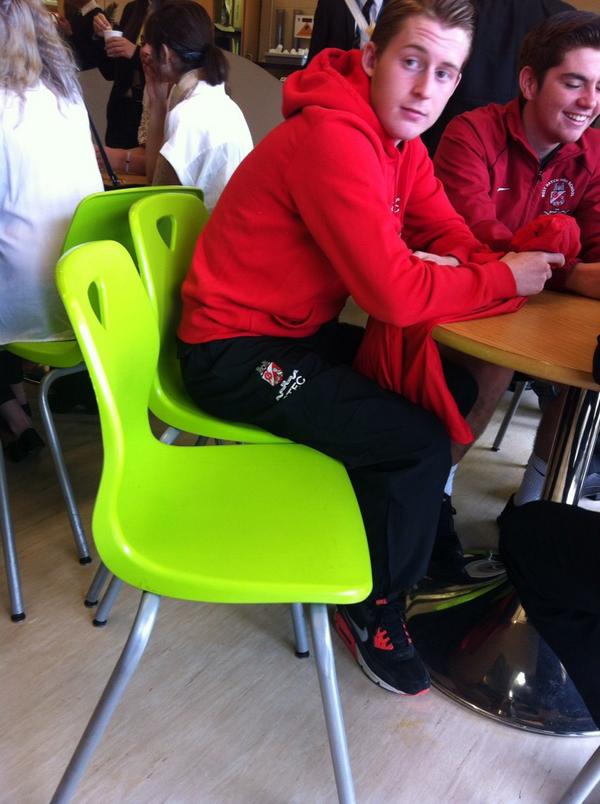 alfsayer's tweet photo. Char...Realising that , that special person hasn't cared to join him for break :( !! ;D @CharlieSnow_ #btecbanta http://t.co/wFdOGbLfRE