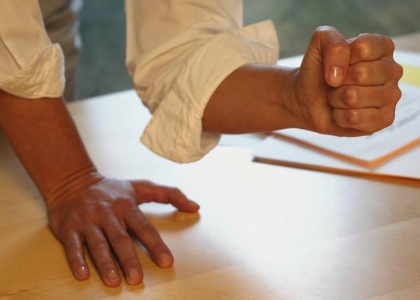 Les 4 principes de la critique constructive cadremploi.fr/editorial/cons…