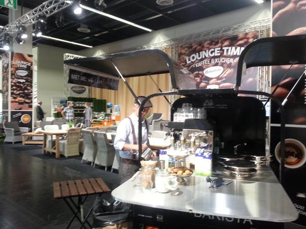 Bukatchi's tweet photo. Gezellige beursdagen gehad, thema Kaffee&amp;Kuchen was succesvol, mede dankzij prachtige #barista.. http://t.co/YeJsClBctN