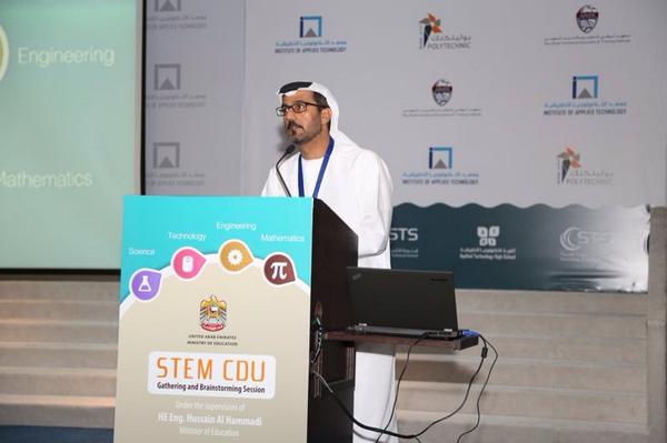 MOEUAEofficial's tweet photo. معالي وزير التربية يؤكد أن تطوير التعليم مهمة وطنية ويدعو الجميع للمشاركة في تحقيق أهداف الدولة . http://t.co/lrGSaZoxub
