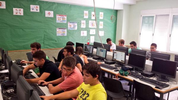 tafaddevesa's tweet photo. En @tafadladevesa arrancamos el curso aprendiendo a utilizar @msonenote http://t.co/oIiIpl1U6T